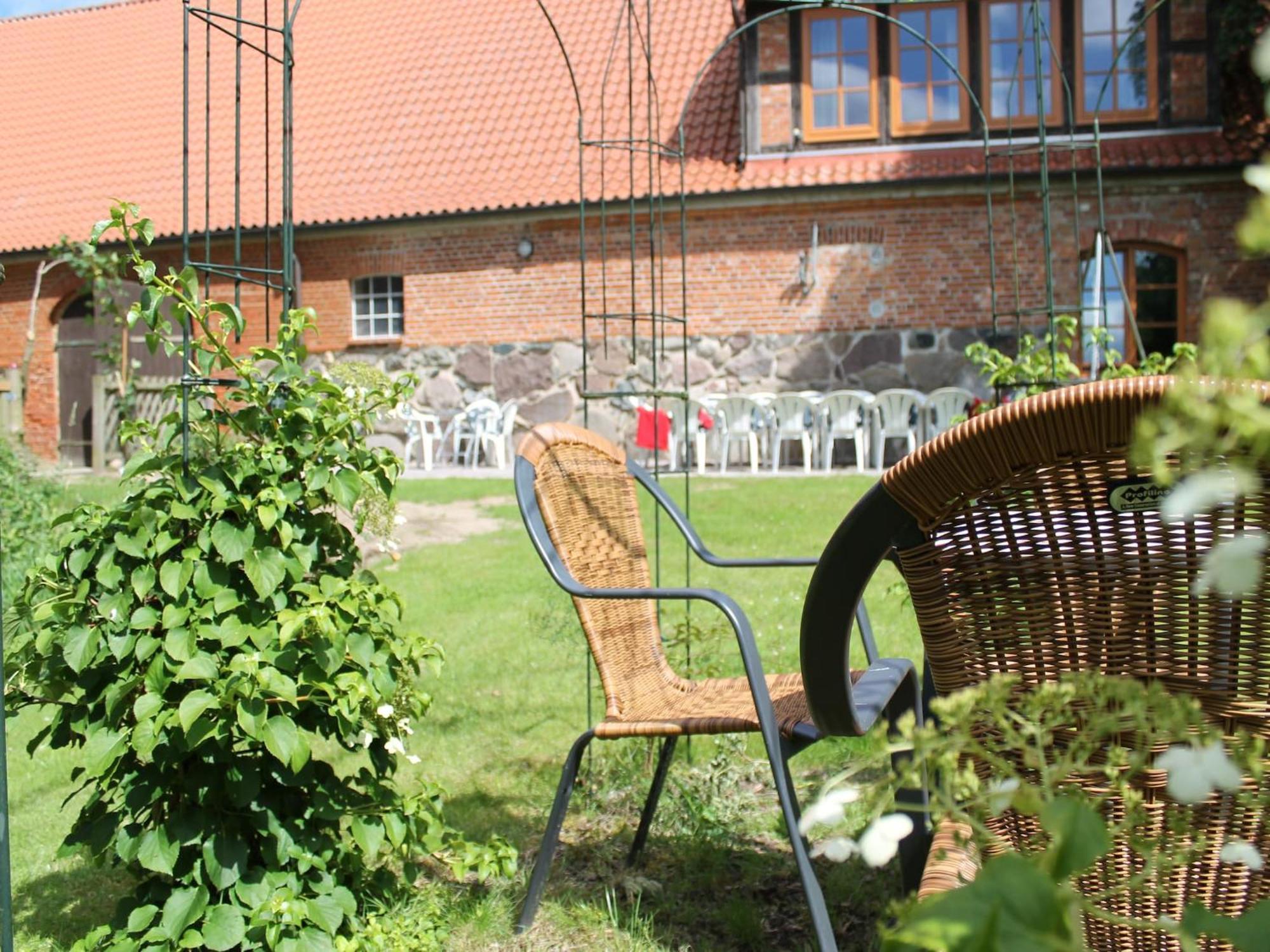 Mansion In Gressow With Terrace Garden Bbq Pond Bicycles Villa ภายนอก รูปภาพ